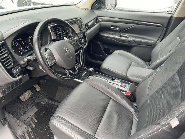 Mitsubishi Outlander III Рестайлинг 2 с пробегом 2017 года, цена 1 999 000 рублей, 138780 км, внедорожник, Автокод Объявления