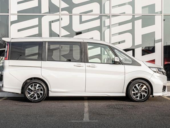 Honda Stepwgn V Рестайлинг с пробегом 2018 года, цена 2 320 000 рублей, 75960 км, минивэн, Автокод Объявления
