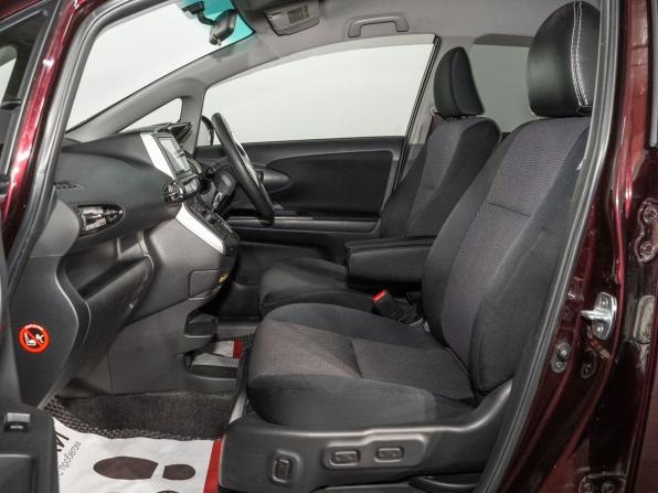 Toyota Wish II Рестайлинг с пробегом 2013 года, цена 1 395 000 рублей, 132300 км, минивэн, Автокод Объявления