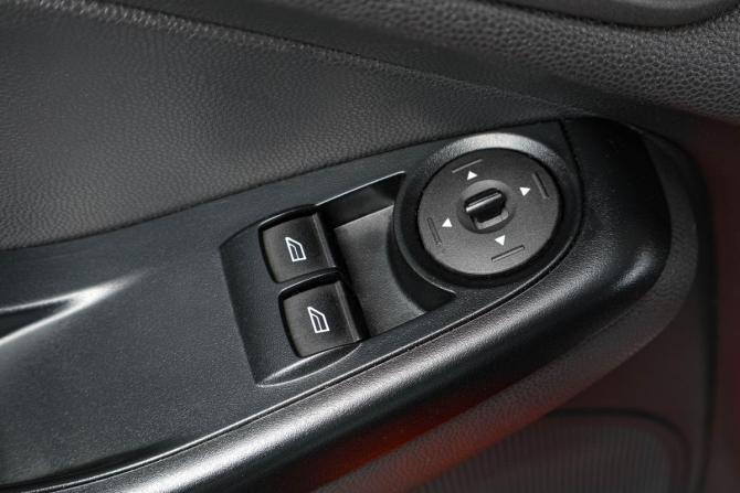 Ford Fiesta Mk6 Рестайлинг с пробегом 2015 года, цена 819 000 рублей, 166000 км, седан, Автокод Объявления