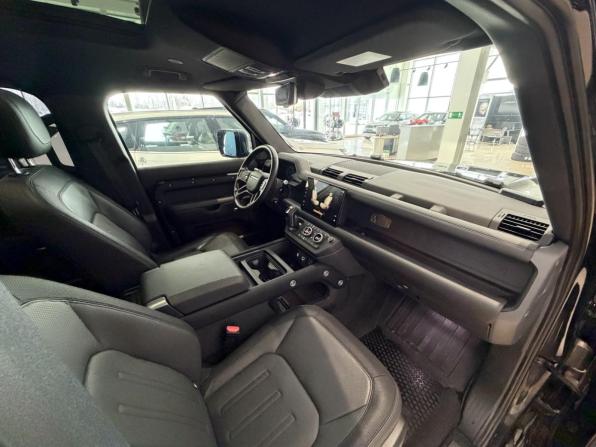 Land Rover Defender II с пробегом 2021 года, цена 10 700 000 рублей, 39277 км, внедорожник, Автокод Объявления