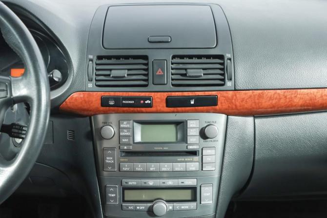 Toyota Avensis II Рестайлинг с пробегом 2006 года, цена 799 000 рублей, 208600 км, седан, Автокод Объявления
