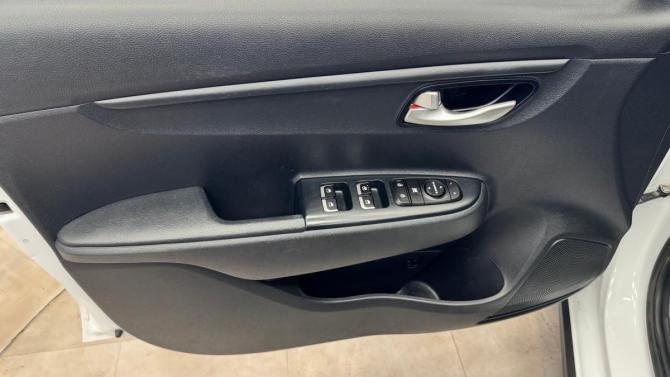 Kia Rio IV Рестайлинг с пробегом 2021 года, цена 1 785 000 рублей, 71520 км, хэтчбек, Автокод Объявления