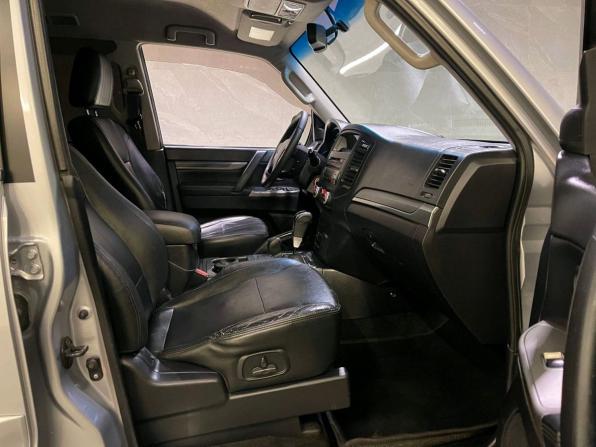 Mitsubishi Pajero IV Рестайлинг 1 с пробегом 2011 года, цена 1 799 000 рублей, 301938 км, внедорожник, Автокод Объявления