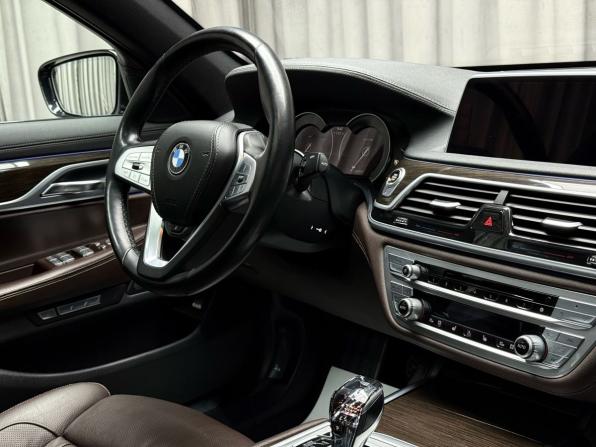 BMW 7 серии VI (G11/G12) с пробегом 2016 года, цена 2 919 000 рублей, 233000 км, седан, Автокод Объявления