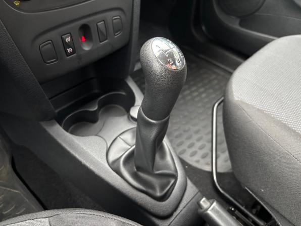 Renault Sandero II с пробегом 2017 года, цена 780 000 рублей, 147601 км, хэтчбек, Автокод Объявления