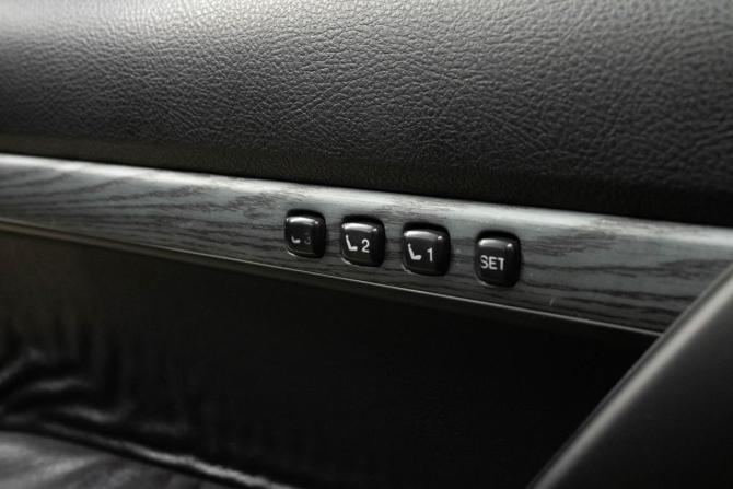 Toyota Land Cruiser 200 Series Рестайлинг 2 с пробегом 2015 года, цена 4 789 000 рублей, 324353 км, внедорожник, Автокод Объявления