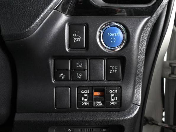 Toyota Noah III (R80) Рестайлинг с пробегом 2018 года, цена 2 669 000 рублей, 147529 км, минивэн, Автокод Объявления