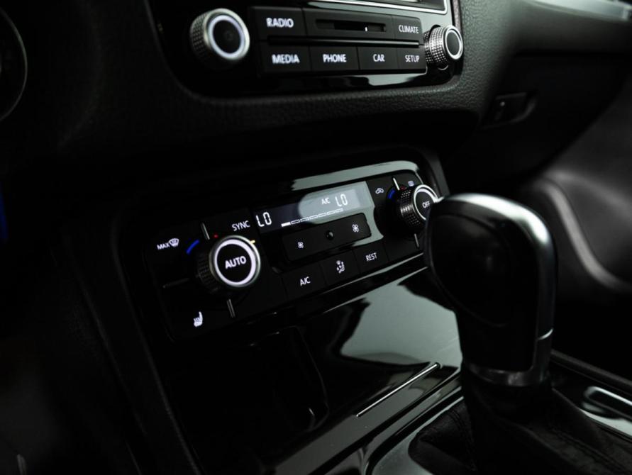 Volkswagen Touareg II Рестайлинг Санкт-Петербург  - изображение 16