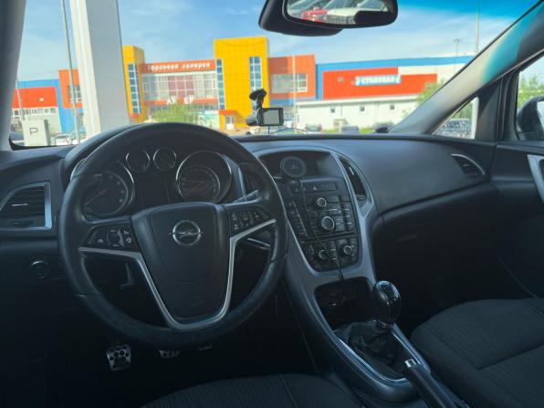 Opel Astra J Рестайлинг с пробегом 2013 года, цена 700 000 рублей, 212390 км, хэтчбек, Автокод Объявления