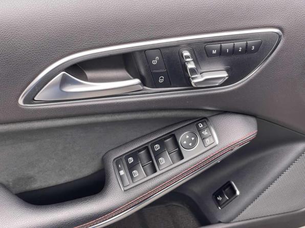Mercedes-Benz GLA I (X156) Рестайлинг с пробегом 2018 года, цена 2 395 000 рублей, 89389 км, внедорожник, Автокод Объявления