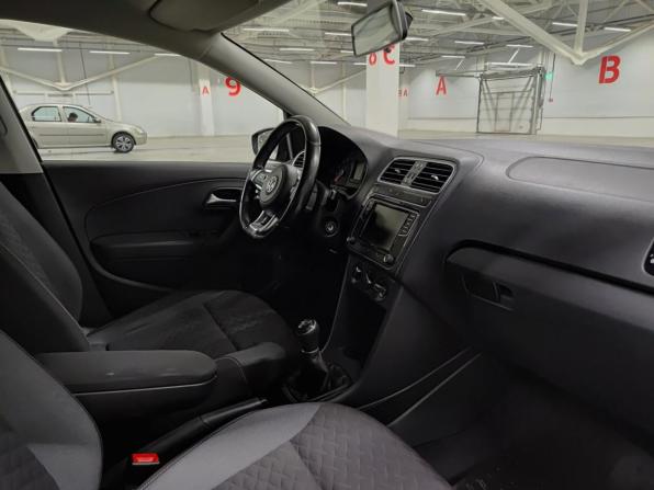 Volkswagen Polo V Рестайлинг с пробегом 2018 года, цена 1 041 000 рублей, 150424 км, седан, Автокод Объявления