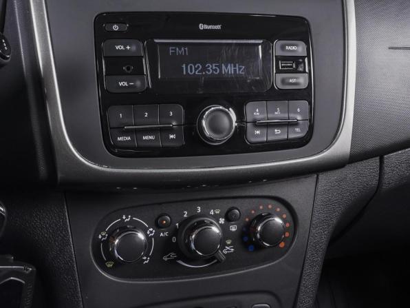 Renault Logan II Рестайлинг с пробегом 2022 года, цена 1 449 000 рублей, 37835 км, седан, Автокод Объявления