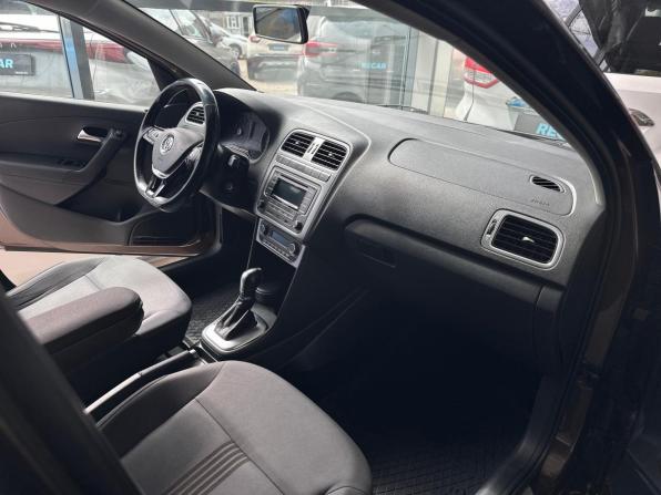 Volkswagen Polo V Рестайлинг с пробегом 2016 года, цена 1 300 000 рублей, 86374 км, седан, Автокод Объявления