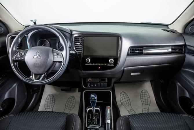 Mitsubishi Outlander III Рестайлинг 3 с пробегом 2021 года, цена 2 649 000 рублей, 98920 км, внедорожник, Автокод Объявления