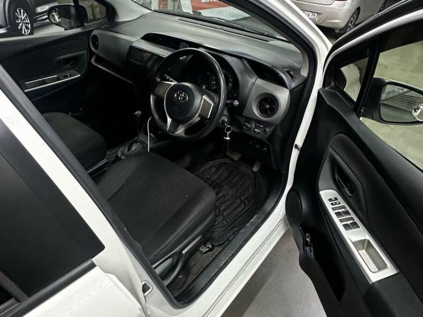 Toyota Vitz III (XP130) Рестайлинг с пробегом 2015 года, цена 880 000 рублей, 149000 км, хэтчбек, Автокод Объявления