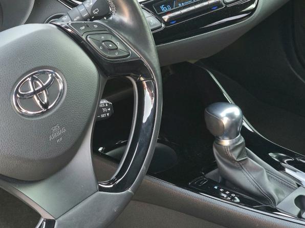 Toyota C-HR I с пробегом 2019 года, цена 2 420 000 рублей, 48402 км, внедорожник, Автокод Объявления