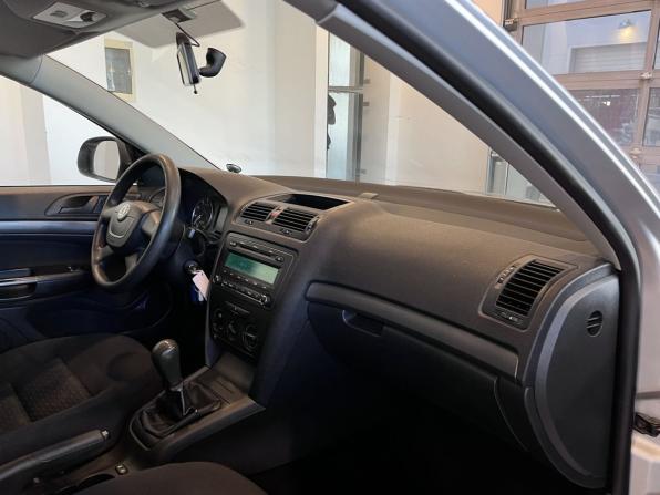 Skoda Octavia II (A5) Рестайлинг с пробегом 2011 года, цена 695 000 рублей, 207817 км, лифтбек, Автокод Объявления