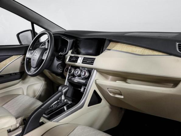 Mitsubishi Xpander I Рестайлинг с пробегом 2023 года, цена 2 600 000 рублей, 21471 км, внедорожник, Автокод Объявления