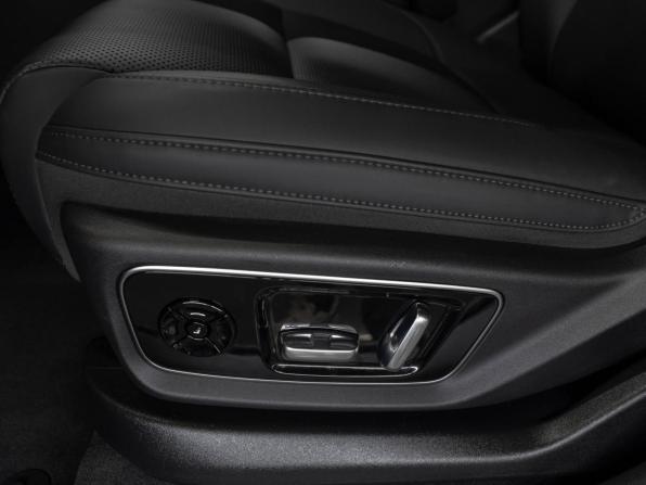 Li Auto (Lixiang) L7 I с пробегом 2023 года, цена 6 750 000 рублей, 5883 км, внедорожник, Автокод Объявления