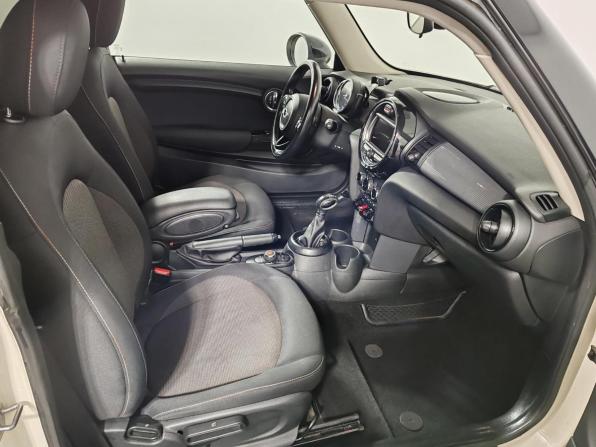 Mini Hatch III (F55/F56) с пробегом 2016 года, цена 1 499 000 рублей, 103429 км, хэтчбек, Автокод Объявления