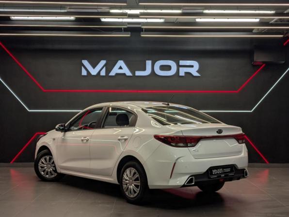 Kia Rio IV Рестайлинг с пробегом 2021 года, цена 1 390 000 рублей, 97751 км, седан, Автокод Объявления