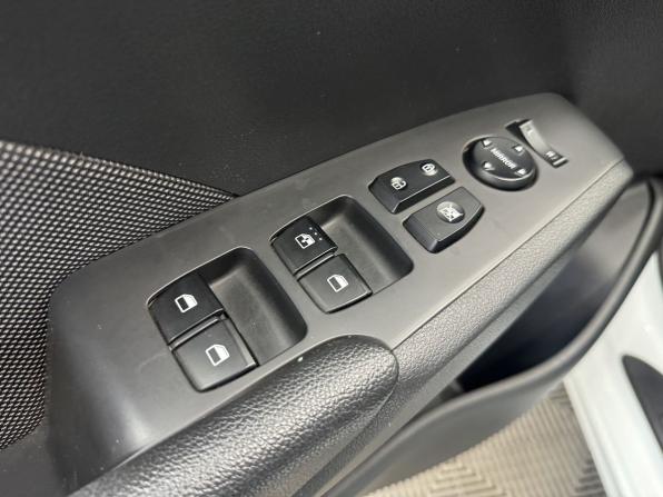 Hyundai Solaris II с пробегом 2017 года, цена 1 200 000 рублей, 96615 км, седан, Автокод Объявления