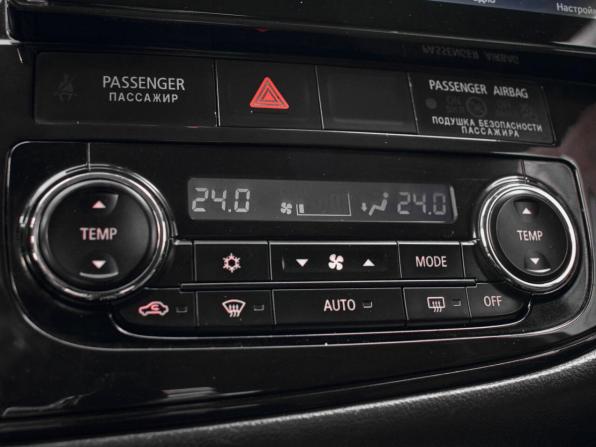 Mitsubishi Outlander III Рестайлинг 2 с пробегом 2016 года, цена 1 999 000 рублей, 171157 км, внедорожник, Автокод Объявления