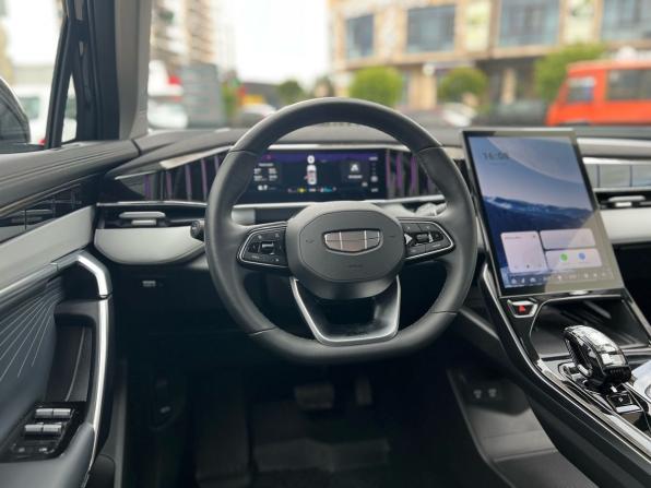 Geely Atlas II с пробегом 2024 года, цена 3 090 000 рублей, 21012 км, внедорожник, Автокод Объявления