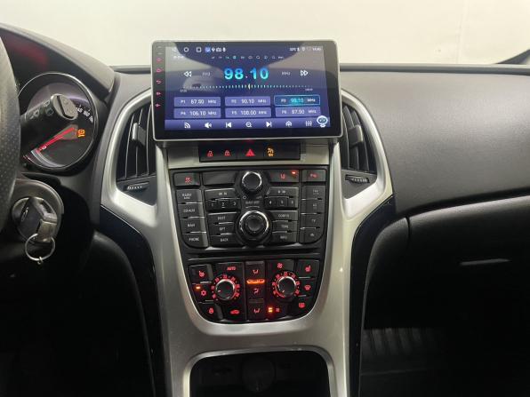 Opel Astra J Рестайлинг с пробегом 2013 года, цена 690 000 рублей, 276386 км, хэтчбек, Автокод Объявления