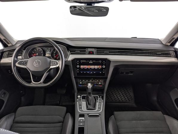 Volkswagen Passat B8 Рестайлинг с пробегом 2021 года, цена 2 210 000 рублей, 90268 км, седан, Автокод Объявления