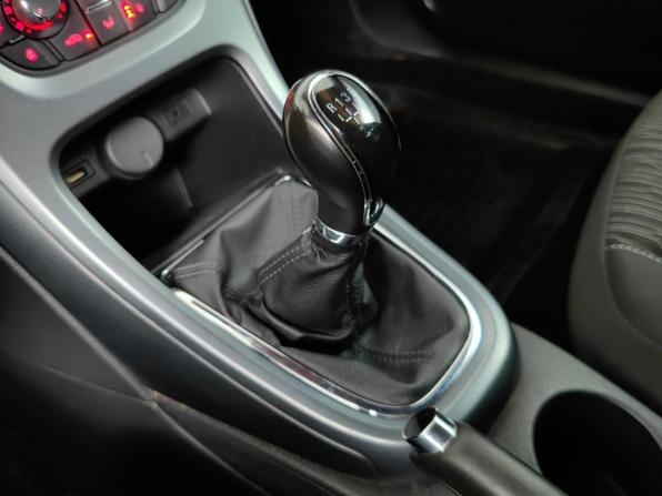 Opel Astra J Рестайлинг с пробегом 2013 года, цена 799 000 рублей, 106498 км, хэтчбек, Автокод Объявления