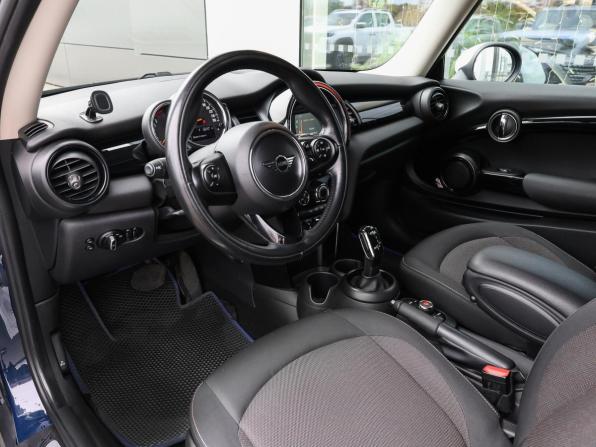Mini Hatch III (F55/F56) Рестайлинг с пробегом 2018 года, цена 1 898 000 рублей, 97000 км, хэтчбек, Автокод Объявления