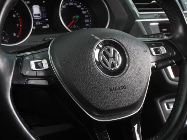 Volkswagen Tiguan II с пробегом 2018 года, цена 2 269 000 рублей, 90738 км, внедорожник, Автокод Объявления