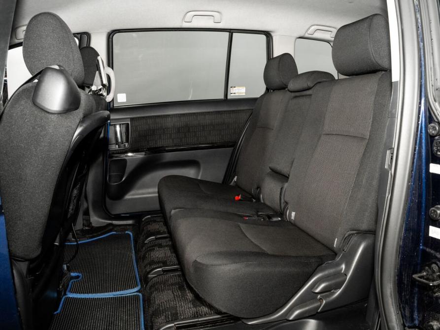 Toyota ISis I Рестайлинг Иркутск  - изображение 7