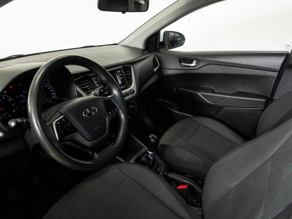 Hyundai Solaris II с пробегом 2017 года, цена 782 000 рублей, 219400 км, седан, Автокод Объявления