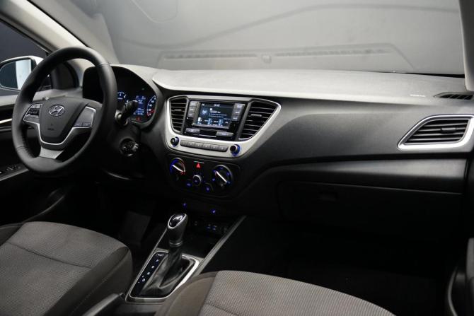 Hyundai Solaris II с пробегом 2018 года, цена 1 390 000 рублей, 120000 км, седан, Автокод Объявления