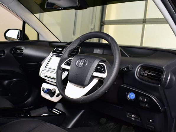 Toyota Prius IV (XW50) с пробегом 2018 года, цена 1 795 995 рублей, 177926 км, лифтбек, Автокод Объявления