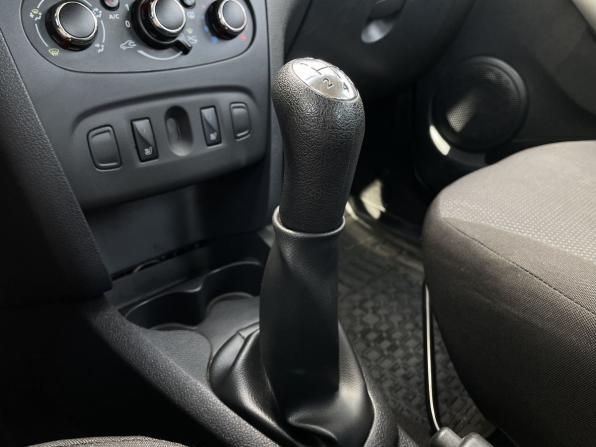 Renault Logan II с пробегом 2015 года, цена 800 000 рублей, 103935 км, седан, Автокод Объявления
