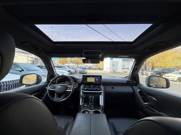 Toyota Land Cruiser 300 Series с пробегом 2022 года, цена 11 400 000 рублей, 51000 км, внедорожник, Автокод Объявления