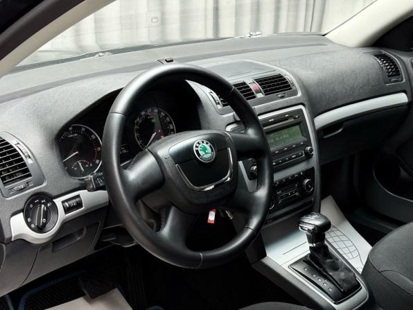 Skoda Octavia II (A5) Рестайлинг с пробегом 2012 года, цена 699 000 рублей, 235000 км, лифтбек, Автокод Объявления