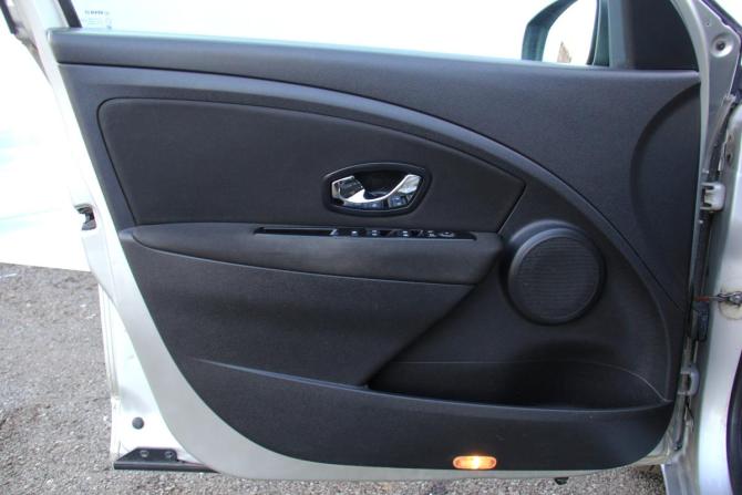 Renault Fluence I Рестайлинг с пробегом 2013 года, цена 573 300 рублей, 291422 км, седан, Автокод Объявления