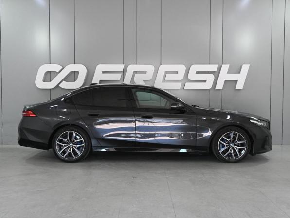 BMW 5 серии VIII (G60/G61/G68) с пробегом 2024 года, цена 7 649 000 рублей, 9460 км, седан, Автокод Объявления