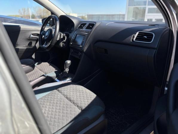 Volkswagen Polo V Рестайлинг с пробегом 2019 года, цена 1 460 000 рублей, 139531 км, седан, Автокод Объявления