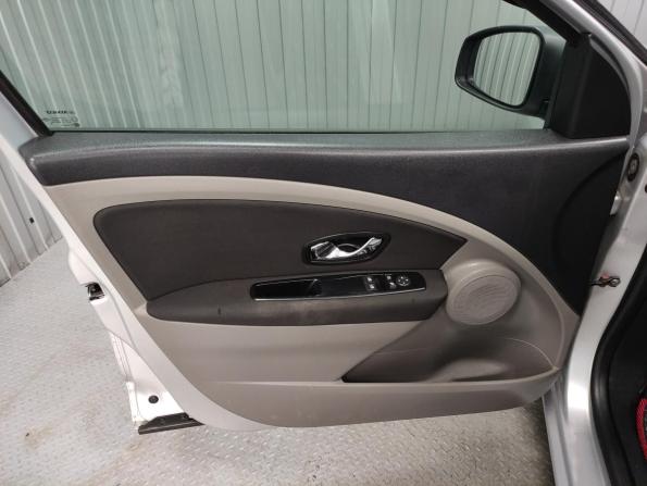 Renault Megane III Рестайлинг с пробегом 2012 года, цена 690 000 рублей, 145036 км, хэтчбек, Автокод Объявления