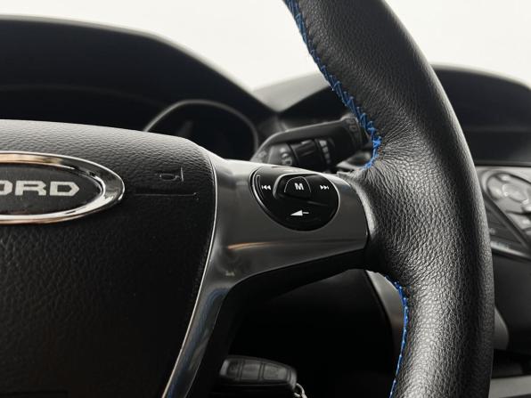 Ford Focus III с пробегом 2013 года, цена 694 900 рублей, 246426 км, хэтчбек, Автокод Объявления
