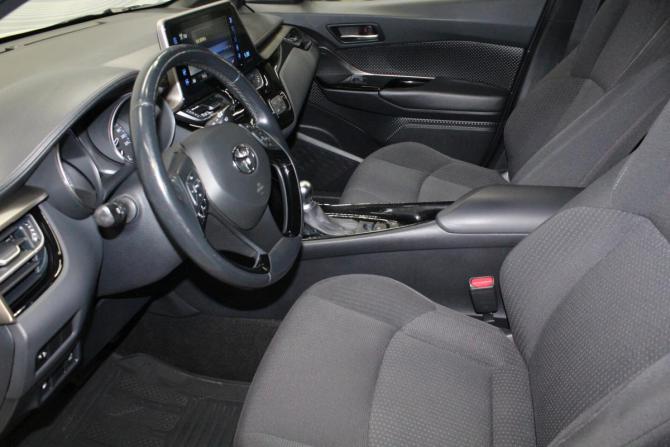 Toyota C-HR I Рестайлинг с пробегом 2019 года, цена 1 999 000 рублей, 159418 км, внедорожник, Автокод Объявления