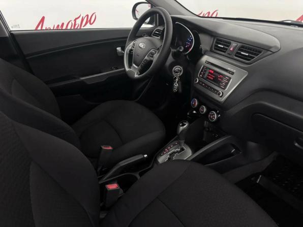 Kia Rio III Рестайлинг с пробегом 2016 года, цена 899 000 рублей, 87314 км, седан, Автокод Объявления