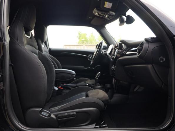 Mini Hatch III (F55/F56) Рестайлинг с пробегом 2020 года, цена 2 949 000 рублей, 85671 км, хэтчбек, Автокод Объявления
