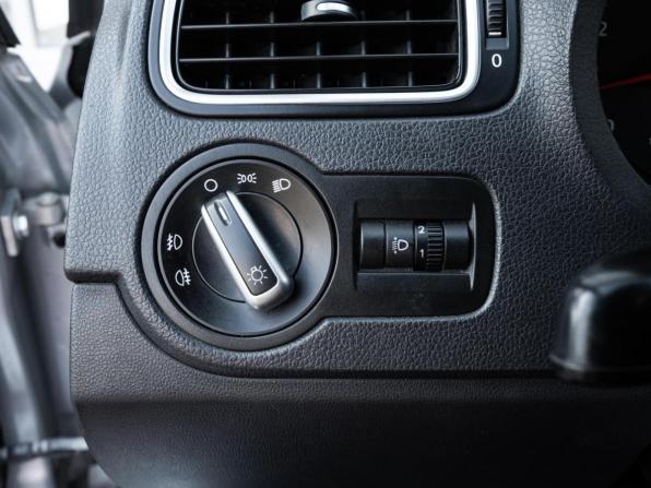 Volkswagen Polo V с пробегом 2014 года, цена 550 000 рублей, 303622 км, седан, Автокод Объявления